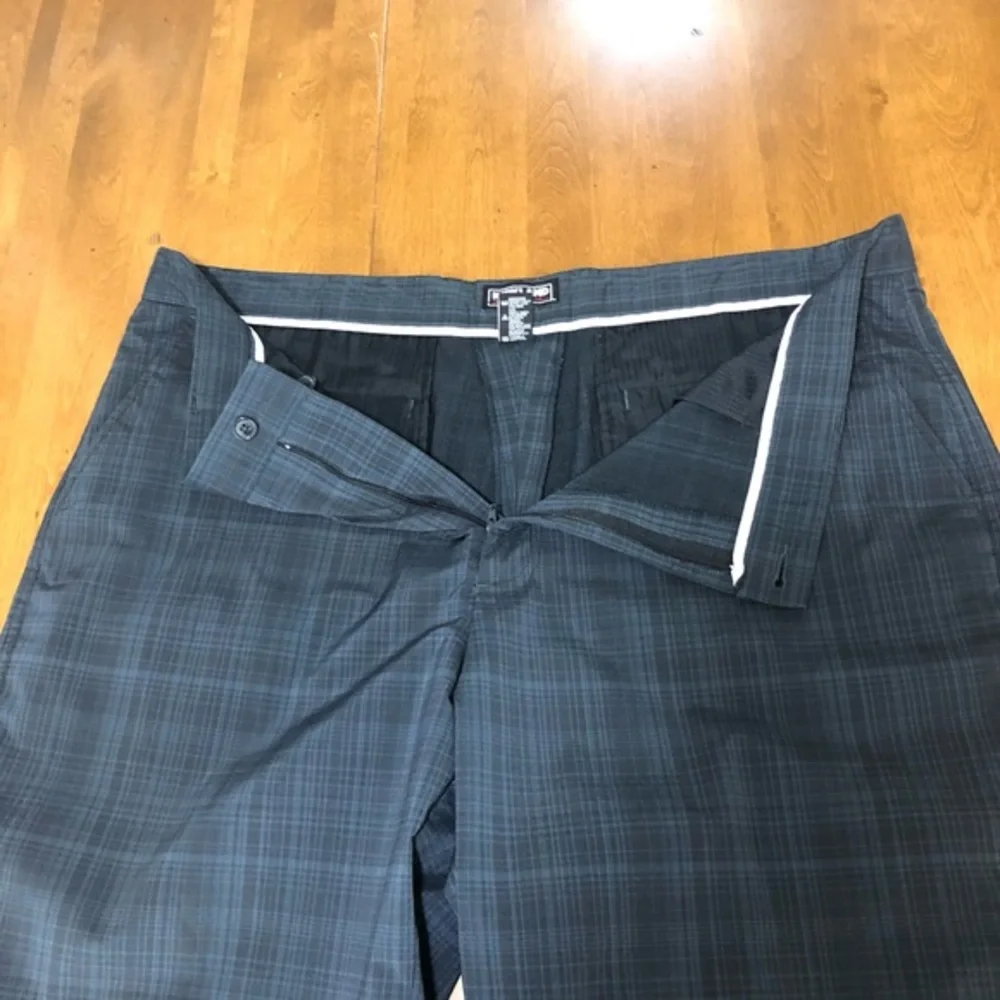 Kirkland Men's Gray Plaid Golf‎ Shorts Sz 42